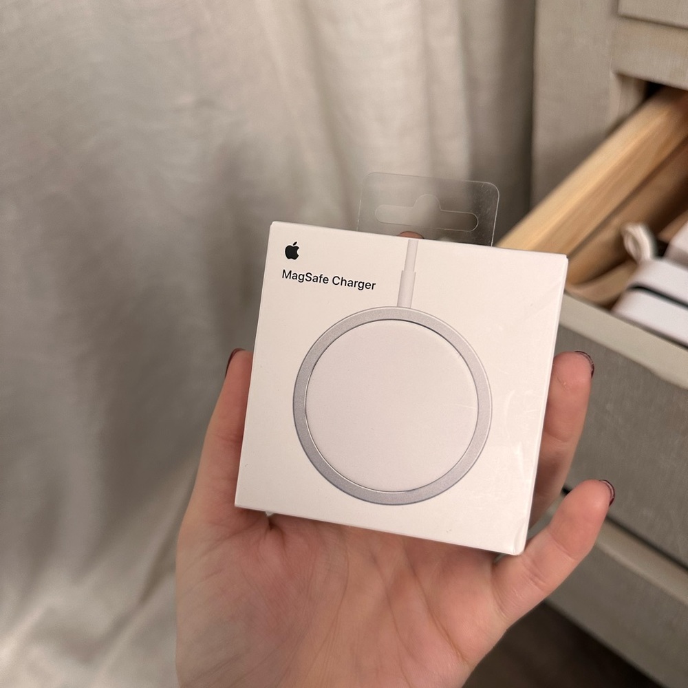 Wireless apple charger